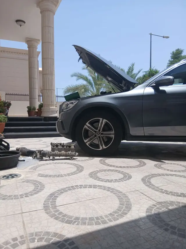 Mercedes GLC engine repair at a villa